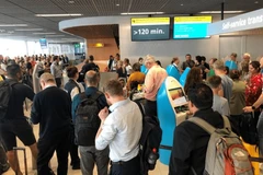 Nhiều hành khách tại Hà Lan đang mắc kẹt. (Nguồn: Citizen TV)