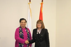 Phó Chủ tịch thường trực Quốc hội Tòng Thị Phóng hội kiến Chủ tịch Quốc hội Serbia Maja Gojkovic. (Nguồn: TTXVN)