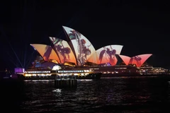 Các hoạt động của Lễ hội ánh sáng Vivid Sydney sẽ được tổ chức tại tám khu vực trong thành phố bao gồm: Sydney Opera House, Sydney Harbour Bridge, Botanic Garden, Barangaroo, Cảng Darling, Công viên Luna, Chatswood và Vườn thú Taronga. (Ảnh: Nguyễn Hoàng 