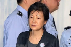 Cựu Tổng thống Hàn Quốc Park Geun-hye tới tòa án ở Seoul ngày 10/10/2017. (Nguồn: Yonhap/TTXVN).