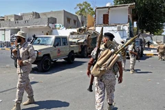 Binh sỹ thuộc Bộ Quốc phòng Libya gác tại khu vực ngoại ô Tripoli (Libya), ngày 22/7/2022. (Ảnh: AFP/TTXVN)