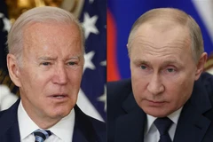 Tổng thống Nga Vladimir Putin (phải) và Tổng thống Mỹ Joe Biden. (Ảnh: AFP/TTXVN)