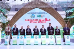 Nghi lễ ấn nút khai mạc Không gian Triển lãm Sản phẩm, Dịch vụ Tăng trưởng Xanh. (Ảnh: Xuân Khu/TTXVN)