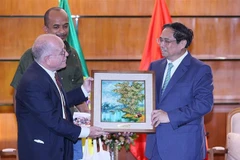 Thủ tướng Phạm Minh Chính tiếp bà Luciana Santos, Chủ tịch Đảng Cộng sản Brazil. (Ảnh: Dương Giang/TTXVN)