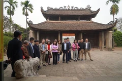 Di tích Quốc gia đặc biệt đình So, huyện Quốc Oai luôn thu hút khách trải nghiệm loại hình du lịch văn hóa. (Ảnh: TTXVN phát)