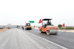 Các đơn vị thi công nút giao Đông Xuân, giao Quốc lộ 45 với Quốc lộ 47 đi thành phố Thanh Hoá, ngày 28/1/2023. (Ảnh: Dương Giang/TTXVN)