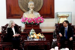 Phó Chủ tịch Ủy ban Nhân dân thành phố Cần Thơ Nguyễn Thực Hiện tiếp và làm việc với Đại sứ Thụy Điển tại Việt Nam Ann Måwe. (Ảnh: Thu Hiền/TTXVN)