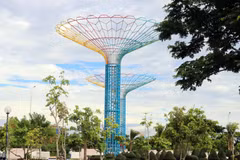 Công trình vòi phun nước, với tổng mức đầu tư gần 3 tỷ đồng, sẽ điểm nhấn cho phát triển du lịch của thành phố Phan Rang-Tháp Chàm. (Ảnh: Công Thử/TTXVN)