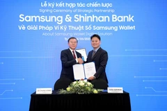 Đại diện Samsung Việt Nam và Shinhan Việt Nam ký kết hợp tác, triển khai ví kỹ thuật số Samsung Wallet. (Nguồn: Diễn đàn Doanh nghiệp)