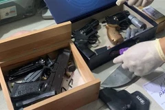 Tang vật bị cơ quan công an thu giữ. (Ảnh: TTXVN phát)