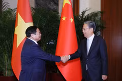 Thủ tướng Phạm Minh Chính hội kiến Ủy viên trưởng Nhân đại toàn quốc Trung Quốc Triệu Lạc Tế. (Ảnh: Dương Giang/TTXVN)