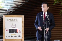 Thủ tướng Nhật Bản Fumio Kishida phát biểu với báo giới tại Tokyo ngày 18/5/2023. (Ảnh: Kyodo/TTXVN)
