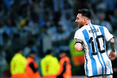 Lionel Messi đoạt danh hiệu Quả bóng vàng tại lễ trao giải World Cup 2022 ở Lusail (Qatar) ngày 18/12/2022. (Ảnh: THX/TTXVN)