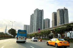 Các chung cư chạy dọc tuyến metro Bến Thành-Suối Tiên, song song với Xa lộ Hà Nội, thành phố Thủ Đức (Thành phố Hồ Chí Minh). (Ảnh: Hồng Đạt/TTXVN)