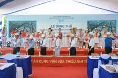 Lãnh đạo tỉnh Khánh Hòa thực hiện nghi thức khởi công dự án Cung Văn hóa Thiếu nhi. (Nguồn: Khánh Hòa Online)