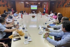 Bí thư Tỉnh ủy Đồng Nai Nguyễn Hồng Lĩnh làm việc với lãnh đạo tỉnh cực Tây Pinar del Río của Cuba. (Ảnh: Mai Phương/TTXVN)