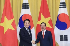 Chủ tịch nước Võ Văn Thưởng và Tổng thống Hàn Quốc Yoon Suk Yeol tại lễ đón sáng 23/6/2023. (Ảnh: Thống Nhất/TTXVN)