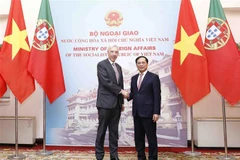 Bộ trưởng Ngoại giao Bùi Thanh Sơn đón Bộ trưởng Ngoại giao Bồ Đào Nha Joao Gomes Cravinho. (Ảnh: An Đăng/TTXVN)