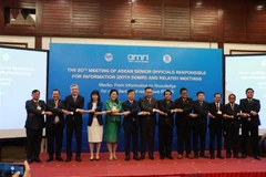 Các đại biểu dự SOMRI 20 tại Đà Nẵng chụp ảnh lưu niệm. (Ảnh: TTXVN phát)