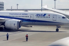 Chuyến bay 462 của All Nippon Airways chờ đợi tại Sân bay Naha lúc 1h32 chiều 30/1/2023, sau khi việc cất cánh bị đình chỉ vì "lý do an toàn." (Nguồn: Kyodo News/Ảnh chụp màn hình)