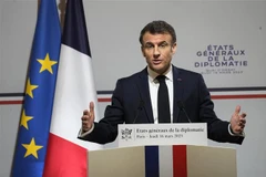 Tổng thống Pháp Emmanuel Macron phát biểu tại Paris ngày 16/3/2023. (Ảnh: AFP/TTXVN)