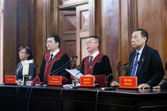 Hội đồng xét xử Tòa án Nhân dân Thành phố Hồ Chí Minh tuyên đọc một bản án, tháng 12/2022. (Ảnh: Thành Chung/TTXVN)