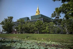 Bên ngoài toà nhà Quốc hội Thái Lan ở thủ đô Bangkok, ngày 4/3/2023. (Ảnh: AFP/TTXVN)