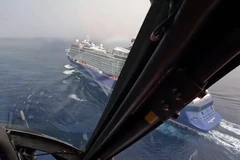 Kịch tính màn Cảnh sát biển Mỹ cứu hành khách đột quỵ trên du thuyền