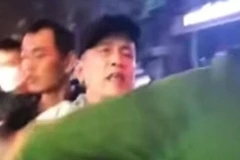 Hình ảnh đối tượng tấn công cảnh sát. (Nguồn: Công lý)