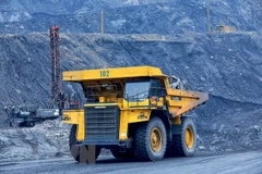Xe chuyên dụng trọng tải lớn được sử dụng tại khu khai thác mỏ than. (Ảnh: Tuấn Anh/TTXVN)