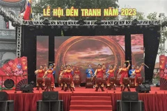 Biểu diễn trống hội tại lễ khai hội truyền thống đền Tranh. Ảnh: Tiến Vĩnh – TTXVN