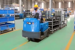 Vận chuyển linh kiện, phụ tùng đến dây chuyền đóng gói.
