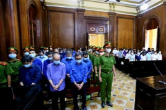 Các bị cáo tại phiên tòa tuyên án. (Ảnh: Thành Chung/TTXVN)