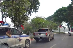 Ôtô bán tải không nhường đường cho xe ưu tiên. (Nguồn: Công an nhân dân)