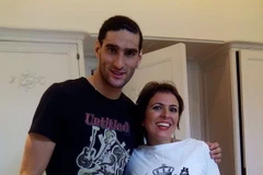 Sau World Cup, Marouane Fellaini tạm biệt mái tóc xù châu Phi