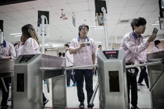 Đột nhập nhà máy sản xuất iPhone "bí mật nhất thế giới"