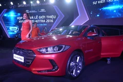 Mẫu Hyundai Elantra 2016 tại lễ ra mắt của Hyundai Thành Công.