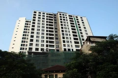 Tòa nhà 8B Lê Trực nhìn từ góc phố Nguyễn Thái Học. (Ảnh: Tuấn Anh/TTXVN)