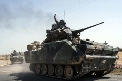 Xe tăng Thổ Nhĩ Kỳ tiền vào miền Bắc Syria. (Nguồn: AP)
