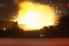 Hình ảnh bom nổ tại khu vực trụ sở Quốc hội Thổ Nhĩ Kỳ. Ảnh chụp từ clip.