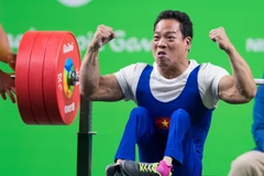 Niềm vui của vận động viên Lê Văn Công sau khi hoàn thành nội dung cử tạ nam hạng 49kg tại Paralympic 2016. (Nguồn: THX/TTXVN)