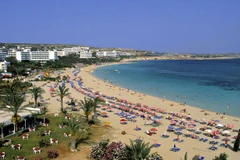 Bãi biển Liminaki, khu nghỉ dưỡng Ayia Napa, Cyprus. (Nguồn: Getty Images)