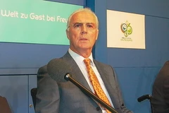 Huyền thoại bóng đá Franz Beckenbauer tại một sự kiện quảng bá cho World Cup 2006 ở Berlin. 
