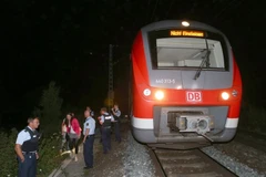 Cảnh sát điều tra tại hiện trường vụ tấn công. (Nguồn: EPA/TTXVN)