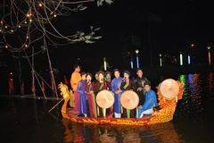 Biểu diễn hát quan họ ở lễ hội. (Ảnh: Mai Ngoan/Vietnam+)