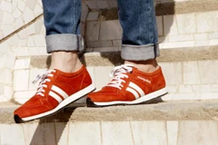 Đi du lịch không cần bản đồ với "giày thông minh" Sneakairs