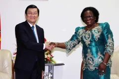 Chủ tịch nước Trương Tấn Sang gặp Chủ tịch Quốc hội Mozambique Veranica Mucamo. (Ảnh: Nguyễn Khang/TTXVN)