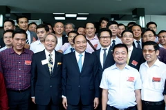 Thủ tướng Nguyễn Xuân Phúc với các đại biểu dự Hội nghị Doanh nghiệp Việt Nam năm 2016. (Ảnh: Thống Nhất/TTXVN)