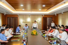 Ông Đinh La Thăng, Ủy viên Bộ Chính trị, Bí thư Thành ủy Thành phố Hồ Chí Minh làm việc với lãnh đạo Vietcombank. (Nguồn: Vietcombank)