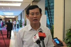 Đại biểu Nguyễn Ngọc Phương đoàn Quảng Bình trả lời bên lề Quốc hội. (Ảnh: Đức Duy/Vietnam+)